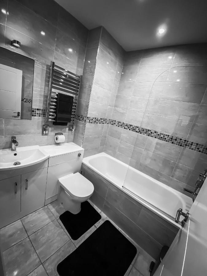 Kings London - Heart Of Town Centre In Immaculate Condition